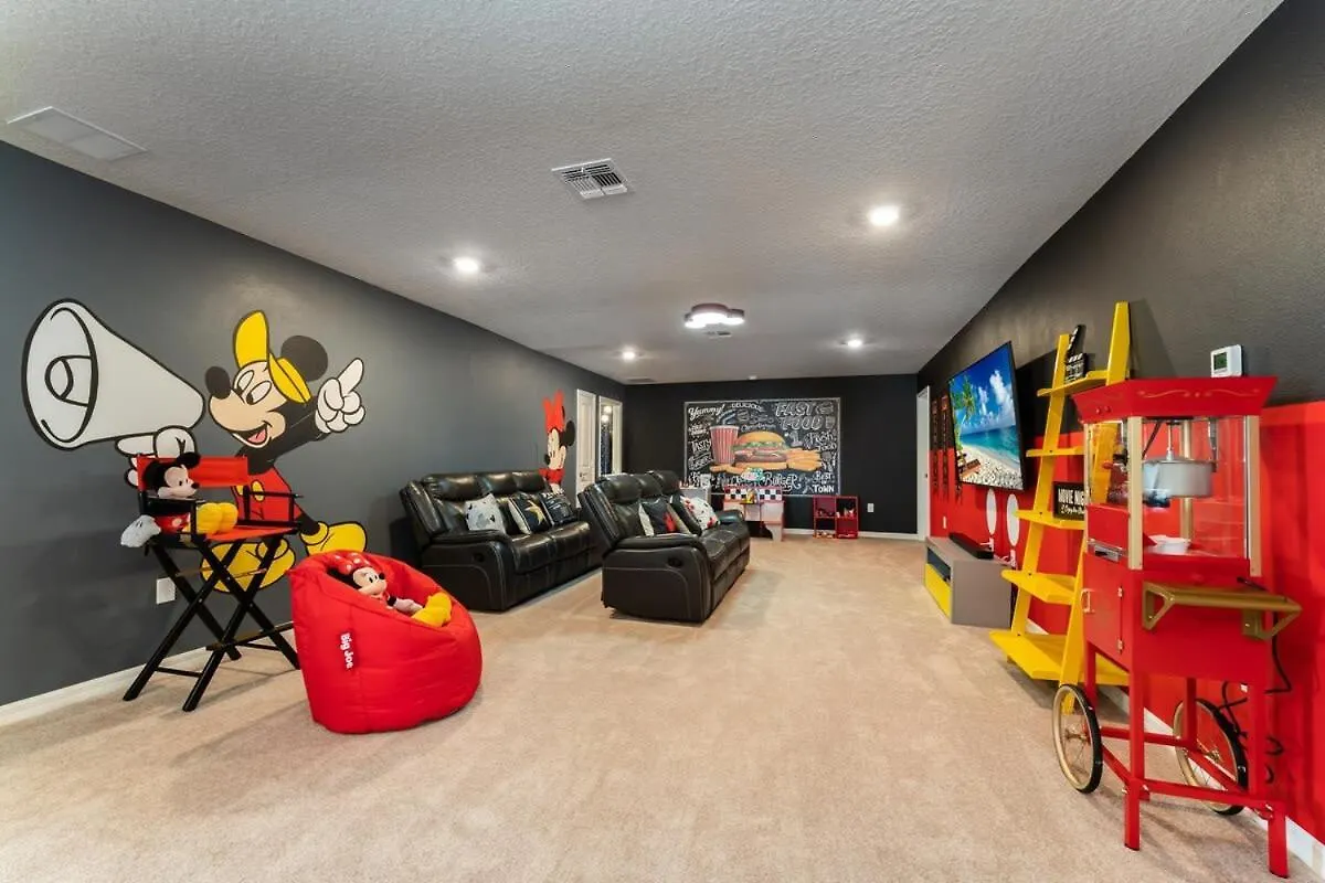 Beautiful New 8Br W Theme Rooms Pool Game Room Davenport