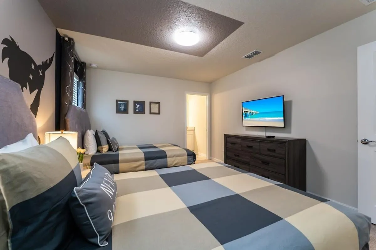 Beautiful New 8Br W Theme Rooms Pool Game Room Davenport Holiday home